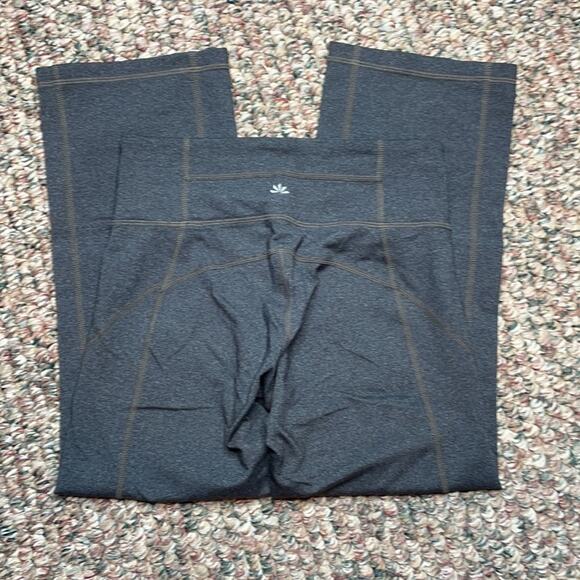 Athleta grey crop workout leggings - Picture 6 of 8